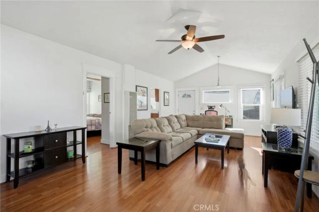 1074 Vina Avenue, Long Beach, CA 90813