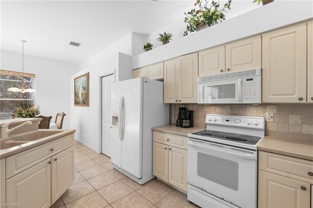 25900 Creekbend DR, Bonita Springs, FL 34135