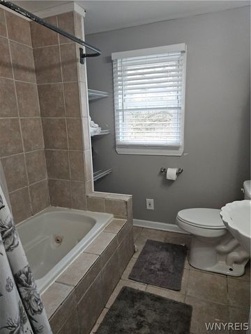 1214 Saunders Sett Road, Lewiston, NY 14305