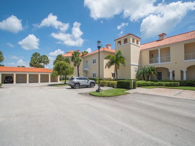 5060 Harmony Circle 102, Vero Beach, FL 32967