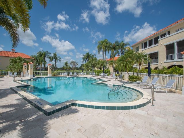 5060 Harmony Circle 102, Vero Beach, FL 32967