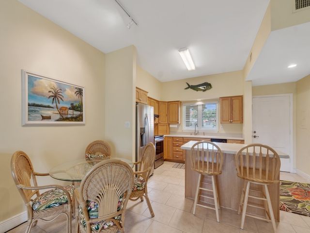 5060 Harmony Circle 102, Vero Beach, FL 32967
