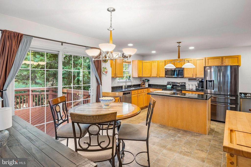 Image 10 of property listing at 9 WATCH CT, Reisterstown, MD 21136