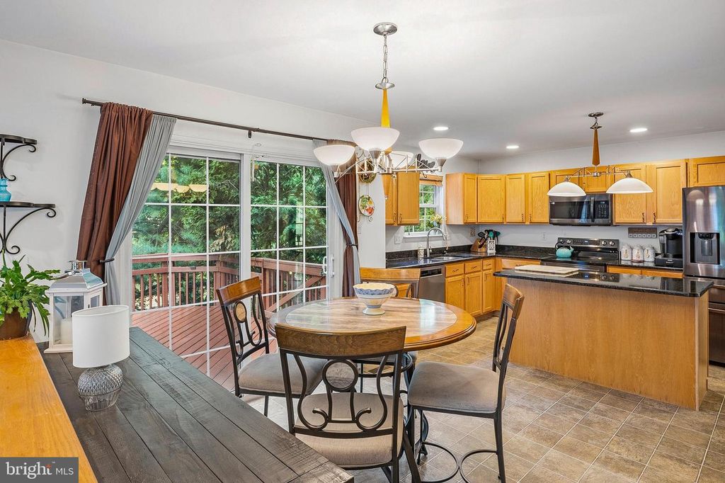 Image 11 of property listing at 9 WATCH CT, Reisterstown, MD 21136