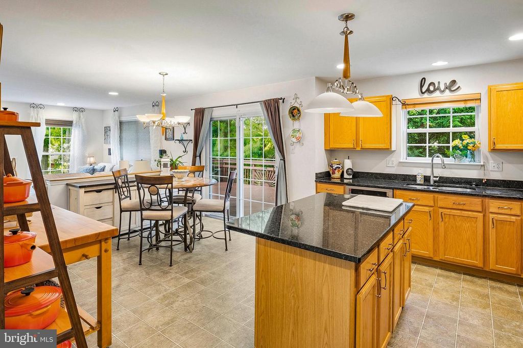 Image 12 of property listing at 9 WATCH CT, Reisterstown, MD 21136