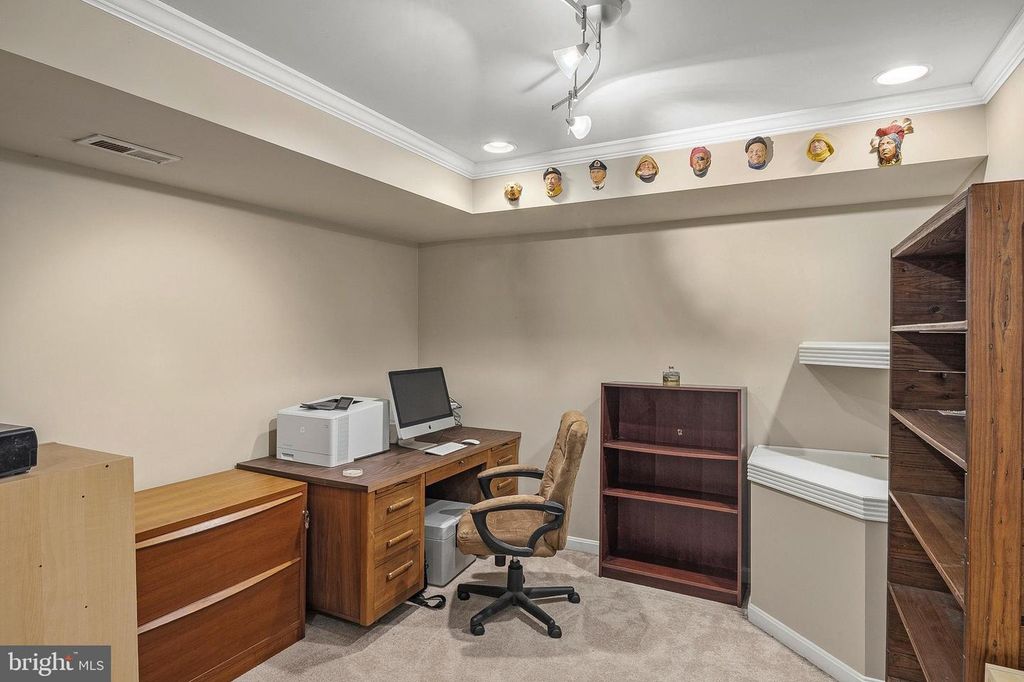 Image 38 of property listing at 9 WATCH CT, Reisterstown, MD 21136