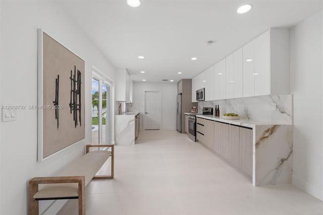 4211 NE 27th Avenue, Lighthouse Point, FL 33064
