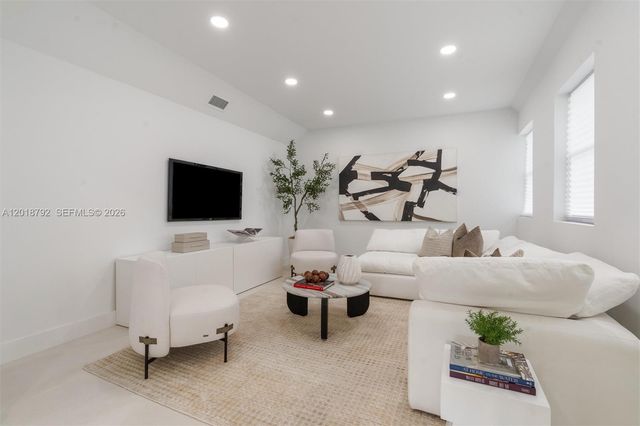 4211 NE 27th Avenue, Lighthouse Point, FL 33064