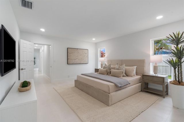4211 NE 27th Avenue, Lighthouse Point, FL 33064
