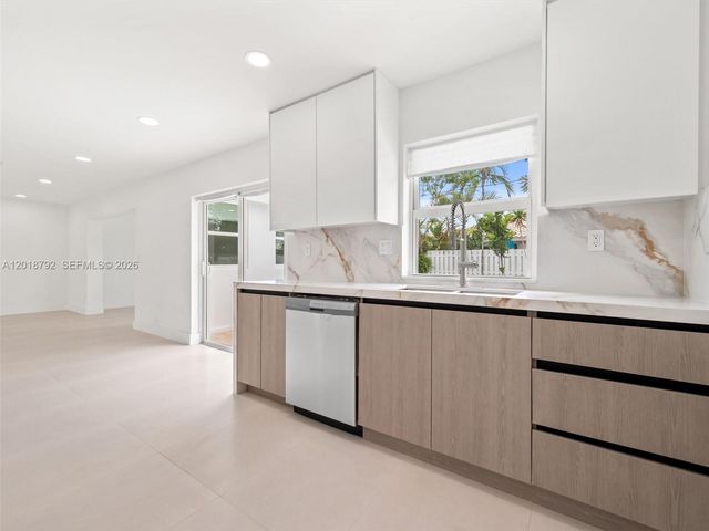 4211 NE 27th Avenue, Lighthouse Point, FL 33064