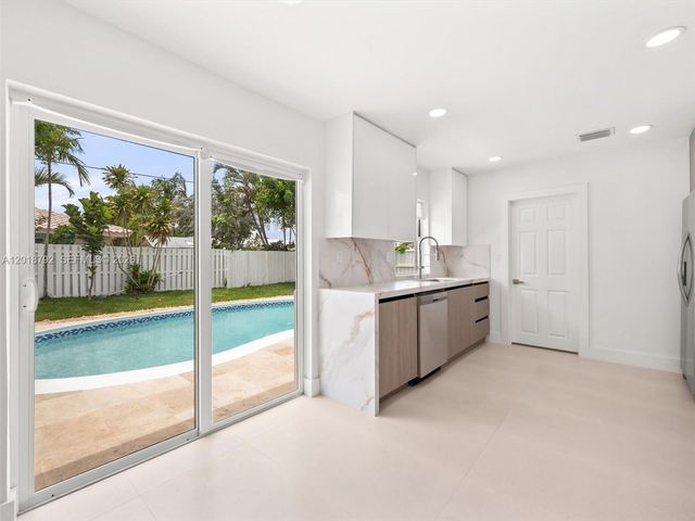 4211 NE 27th Avenue, Lighthouse Point, FL 33064