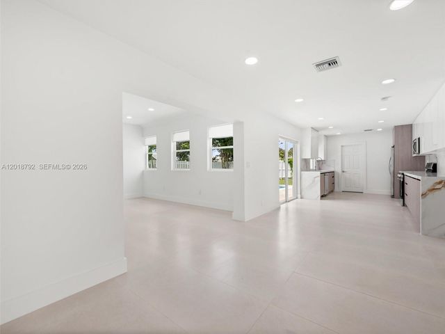 4211 NE 27th Avenue, Lighthouse Point, FL 33064