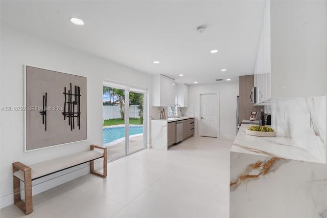 4211 NE 27th Avenue, Lighthouse Point, FL 33064