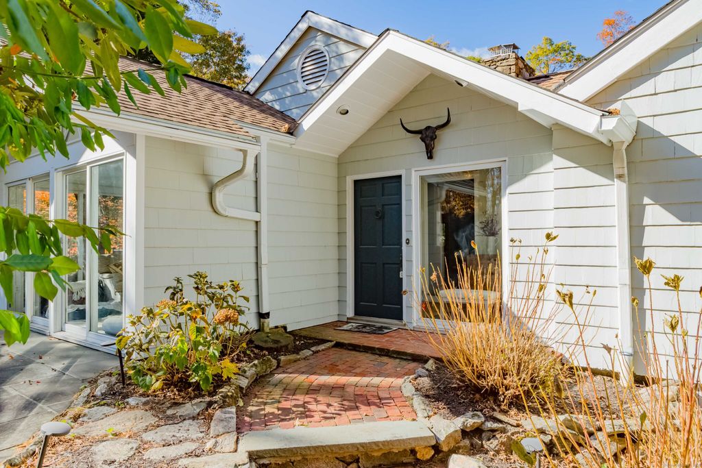 188 Godfrey Road East, Weston, CT 06883