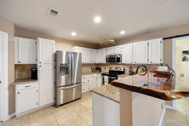1541 GREEN MEADOW LN, Spring Branch, TX 78070