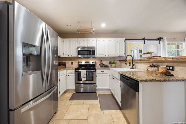 1541 GREEN MEADOW LN, Spring Branch, TX 78070