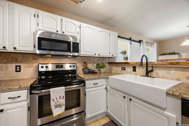 1541 GREEN MEADOW LN, Spring Branch, TX 78070