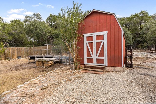 1541 GREEN MEADOW LN, Spring Branch, TX 78070