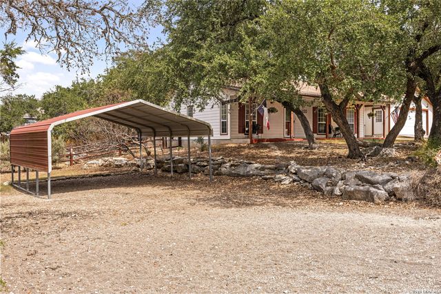 1541 GREEN MEADOW LN, Spring Branch, TX 78070