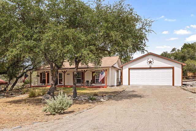 1541 GREEN MEADOW LN, Spring Branch, TX 78070