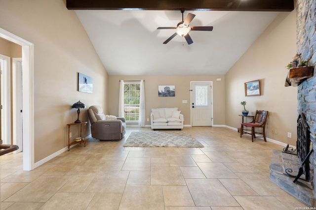 1541 GREEN MEADOW LN, Spring Branch, TX 78070