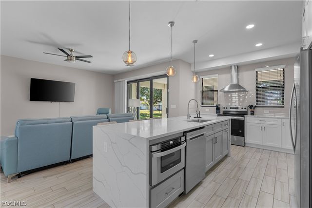 36 NW 12th PL, Cape Coral, FL 33993