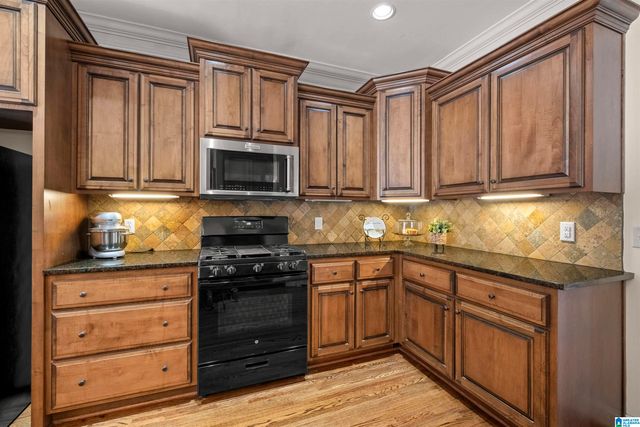 8052 LAKESIDE CIRCLE, Trussville, AL 35173