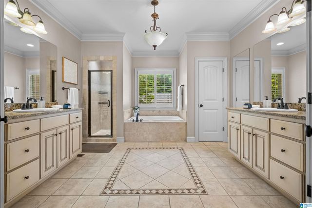 8052 LAKESIDE CIRCLE, Trussville, AL 35173