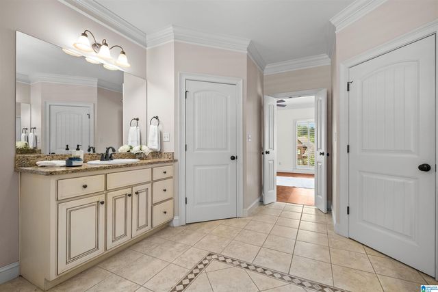 8052 LAKESIDE CIRCLE, Trussville, AL 35173