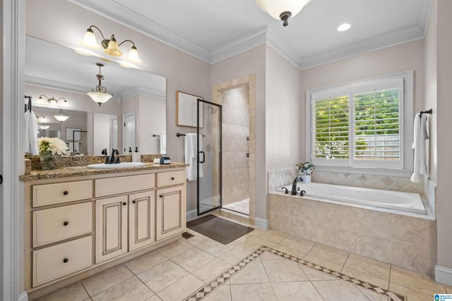 8052 LAKESIDE CIRCLE, Trussville, AL 35173