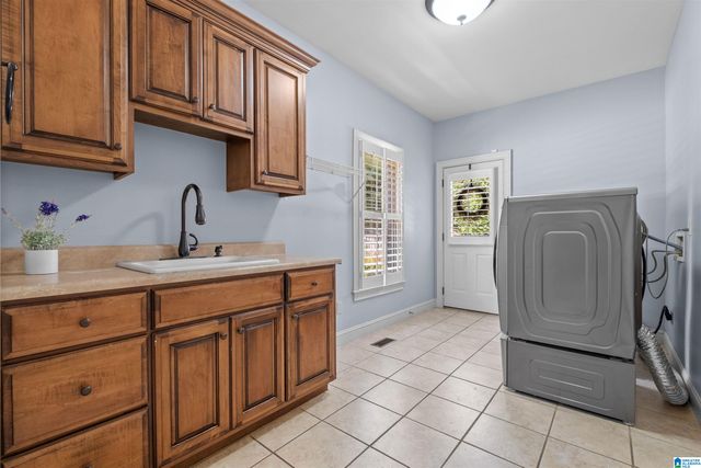 8052 LAKESIDE CIRCLE, Trussville, AL 35173
