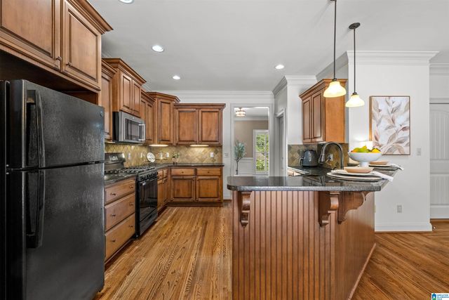 8052 LAKESIDE CIRCLE, Trussville, AL 35173