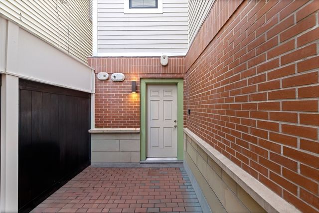 89 Prescott St B, Boston, MA 02128