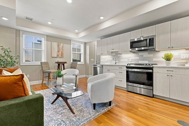 89 Prescott St B, Boston, MA 02128