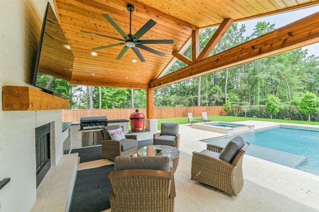 145 Sweeping Valley Drive, Montgomery, TX 77316