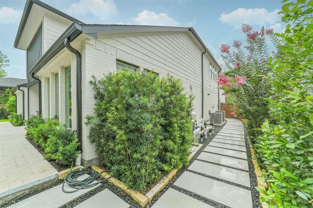 145 Sweeping Valley Drive, Montgomery, TX 77316