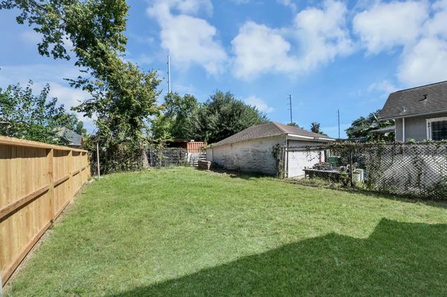 7025 Canal Street, Houston, TX 77011
