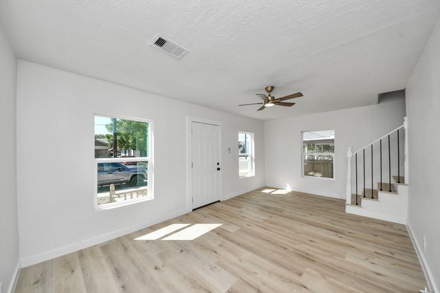 7025 Canal Street, Houston, TX 77011