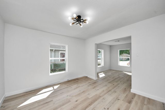 7025 Canal Street, Houston, TX 77011