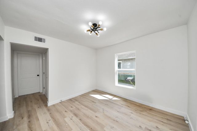 7025 Canal Street, Houston, TX 77011