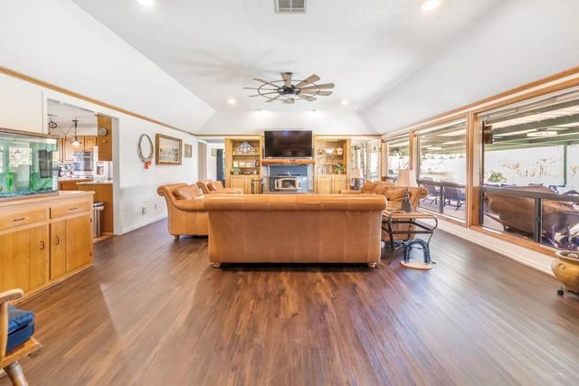 664 County Road 300, Hamilton, TX 76531