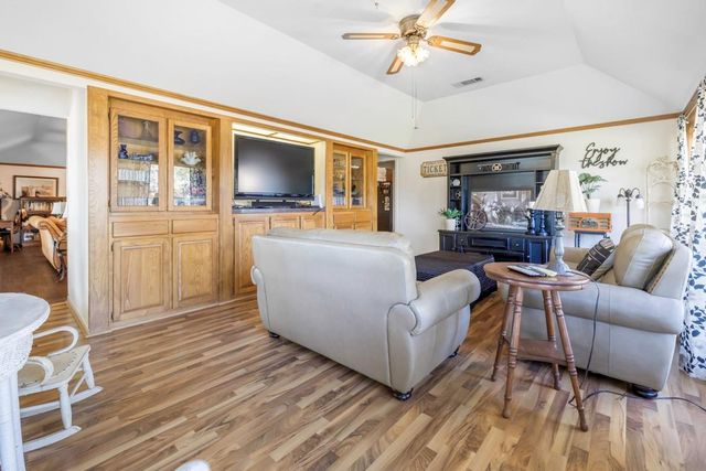 664 County Road 300, Hamilton, TX 76531