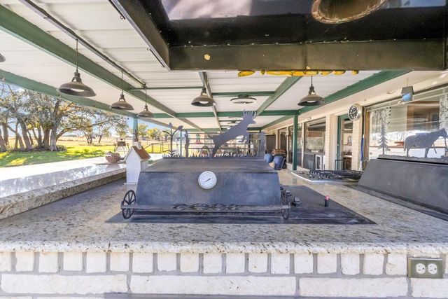 664 County Road 300, Hamilton, TX 76531