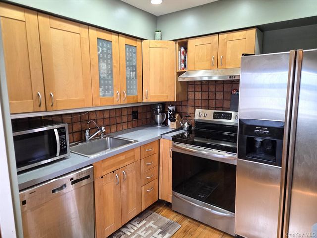 655 Middle Country 6A2, Coram, NY 11727