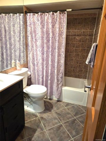 655 Middle Country 6A2, Coram, NY 11727