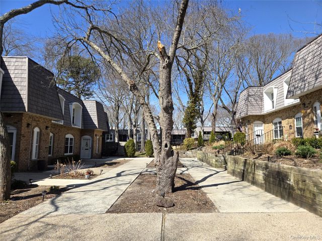 655 Middle Country 6A2, Coram, NY 11727