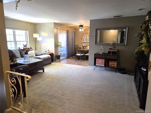 655 Middle Country 6A2, Coram, NY 11727