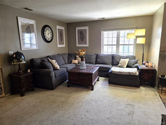 655 Middle Country 6A2, Coram, NY 11727