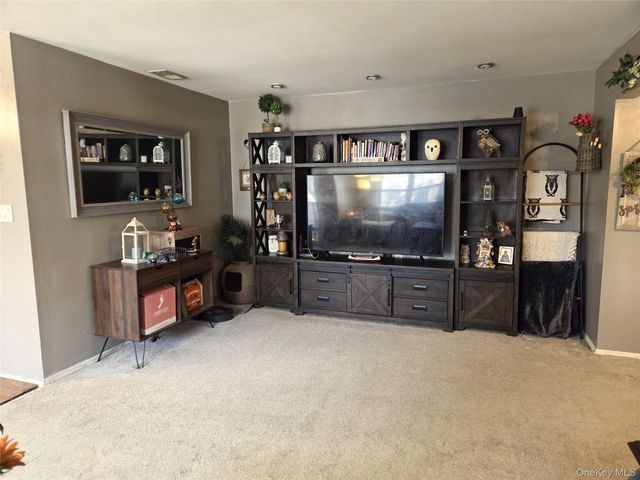 655 Middle Country 6A2, Coram, NY 11727