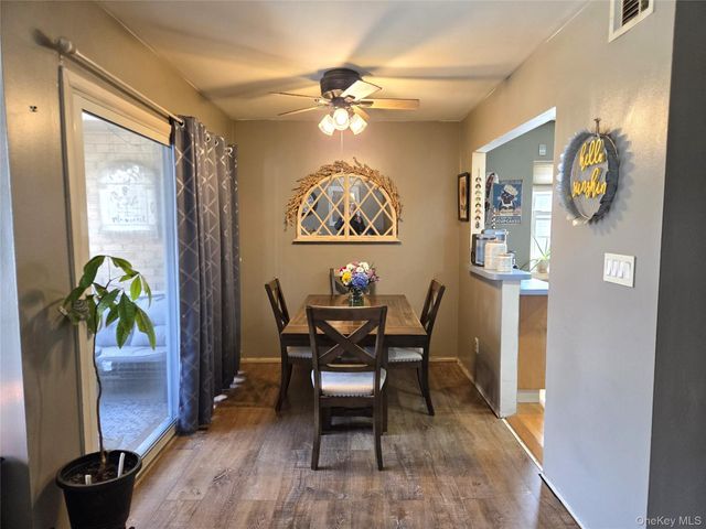 655 Middle Country 6A2, Coram, NY 11727